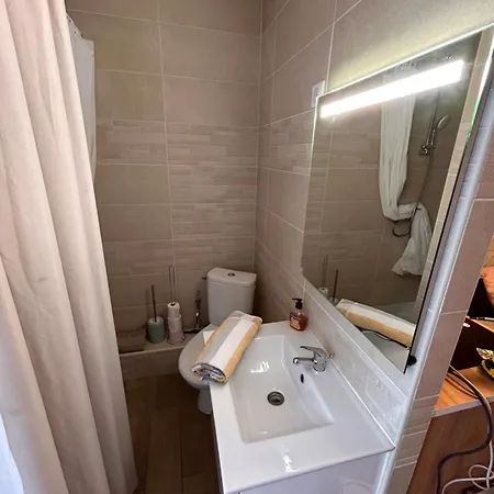 Magnifique Neuf Avec Balcon 아파트 락쥬