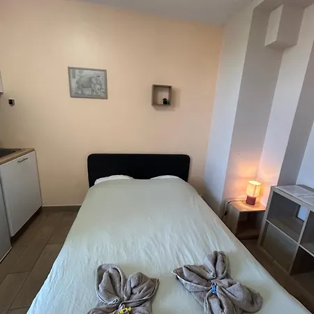 Magnifique Neuf Avec Balcon 아파트 락쥬